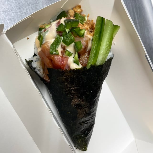 Hamachi Temaki.