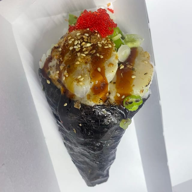 Baked Scallop Temaki.