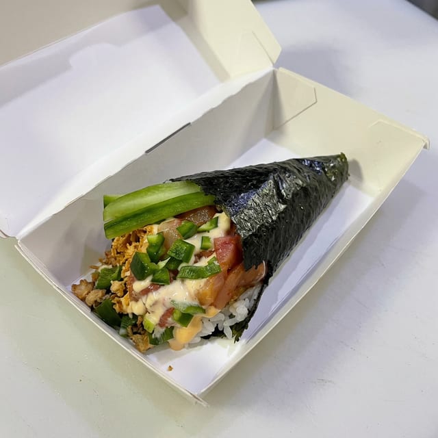 Hamachi Temaki.